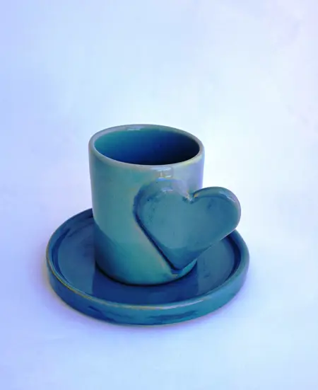 Kalp Tutacaklı Stoneware Fincan & Tabak Seti