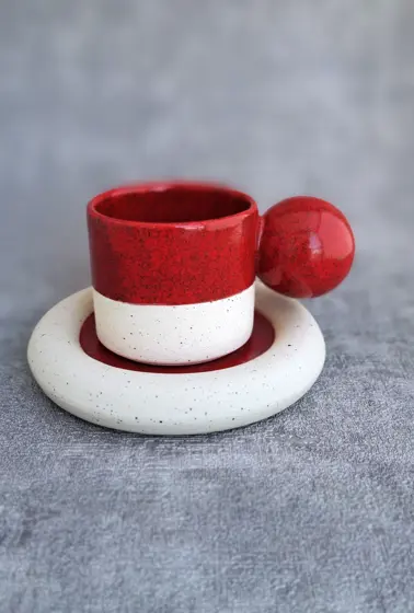 Top Kulplu Stoneware Fincan & Tabak Seti — Kırmızı